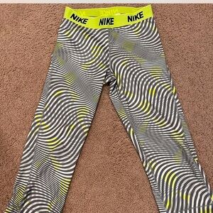 Women's NIKE dri-fit training Capri Yoga Pants stripe grey green print design